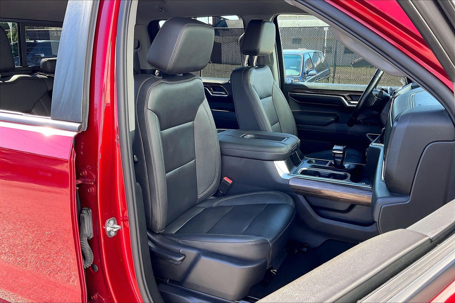Used 2022 Chevrolet Silverado 1500 LT Trail Boss w/ Convenience Package II AWD/4WD image 9