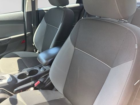 Used 2014 Ford Focus SE FWD image 23