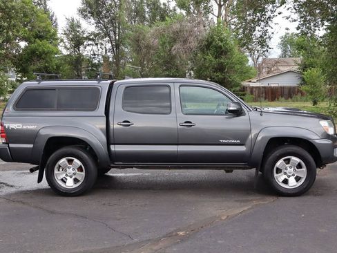 Used 2014 Toyota Tacoma V6 image 3