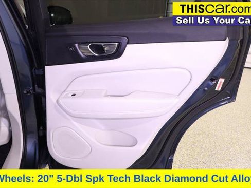 Used 2021 Volvo XC60 T5 Momentum w/ Premium Package FWD image 33