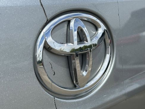 Used 2020 Toyota Highlander XLE AWD/4WD image 7
