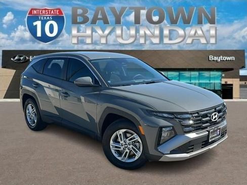 Certified 2026 Hyundai Tucson SE FWD image 1