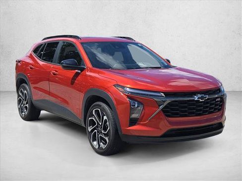 Certified 2024 Chevrolet Trax RS w/ Sunroof Package FWD image 3