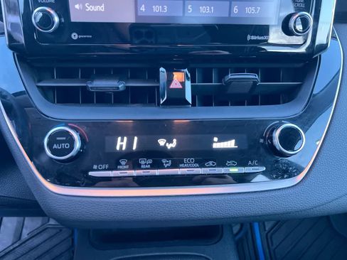 Used 2021 Toyota Corolla LE image 19