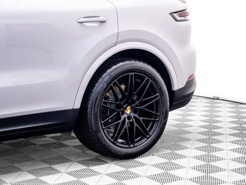 Used 2024 Porsche Cayenne Coupe AWD/4WD image 36