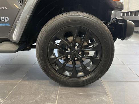 Used 2021 Jeep Wrangler Unlimited Sahara w/ Cold Weather Group image 12