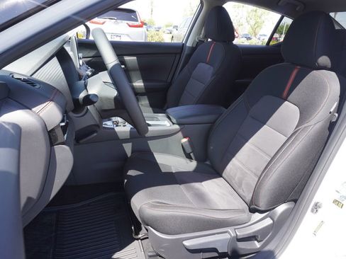 Used 2025 Nissan Sentra SR w/ Trunk Package image 13