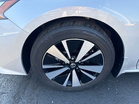 Used 2022 Nissan Altima 2.5 SV FWD image 9