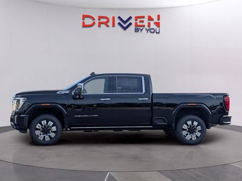 New 2026 GMC Sierra 2500 Denali w/ Denali Reserve Package AWD/4WD image 2