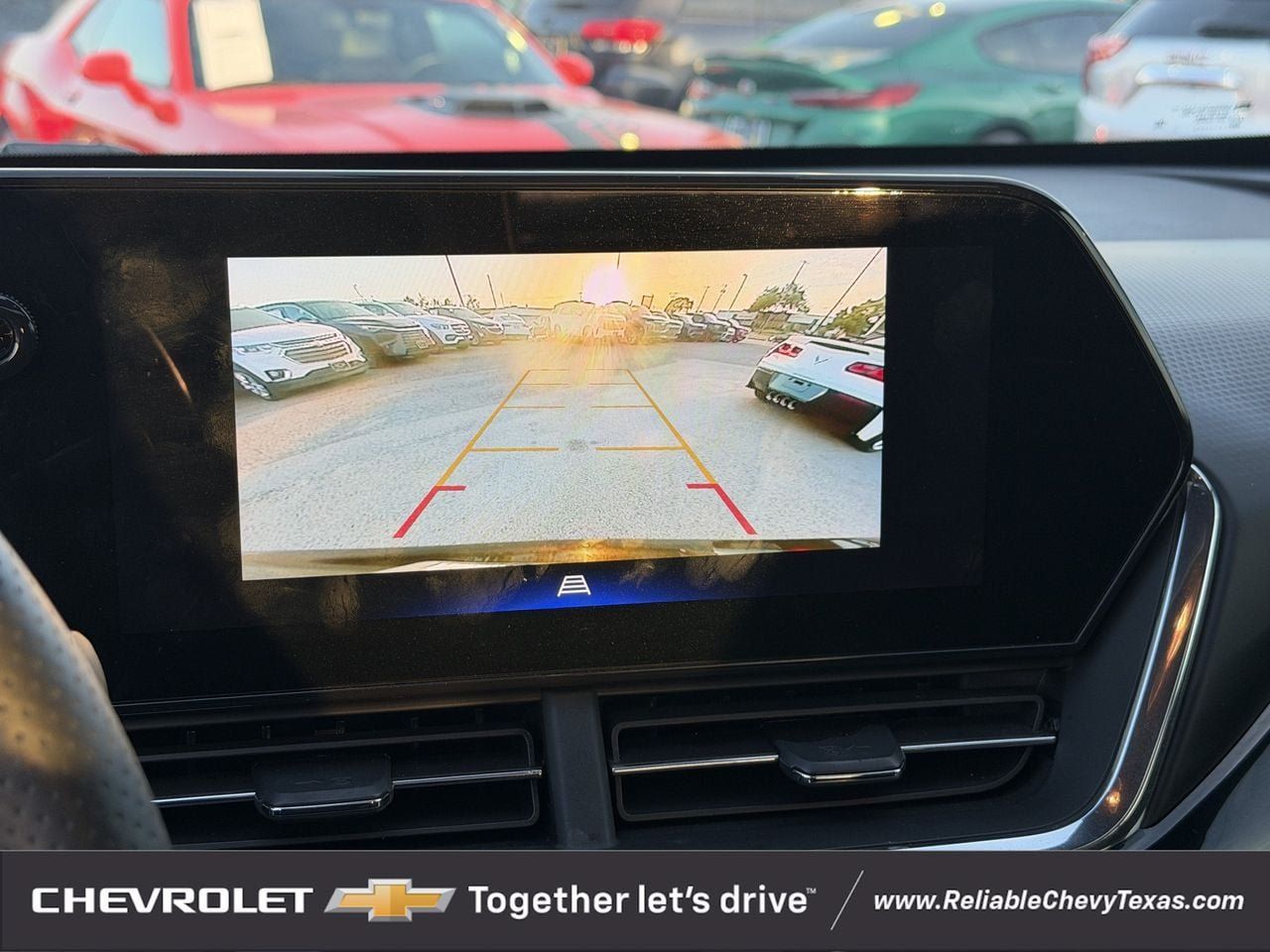 Used 2025 Chevrolet Trax RS w/ Sunroof Package FWD image 24