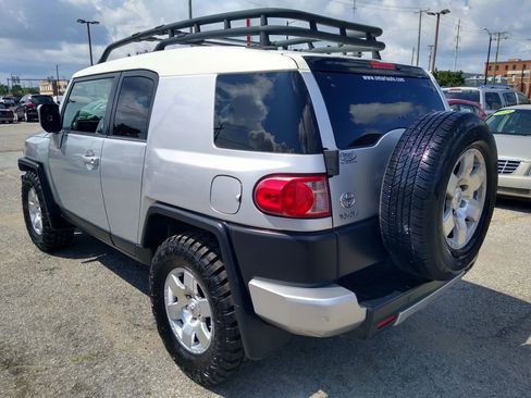 Used 2008 Toyota FJ Cruiser 2WD image 6