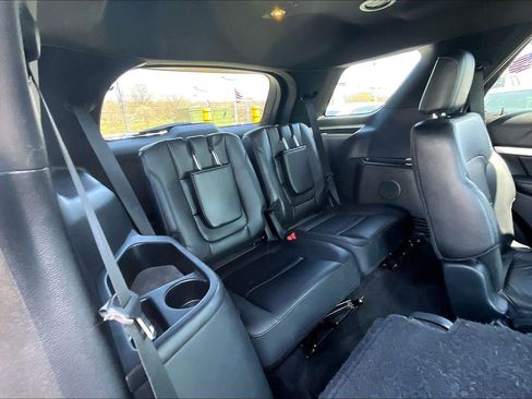 Used 2017 Ford Explorer XLT w/ Equipment Group 202A image 23