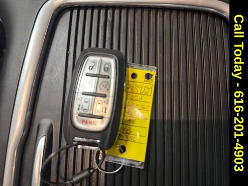 Used 2024 Chrysler Pacifica Touring-L image 26