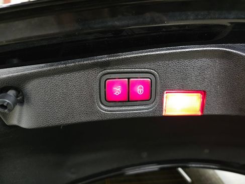 Used 2019 Mercedes-Benz C 300 4MATIC Coupe image 8