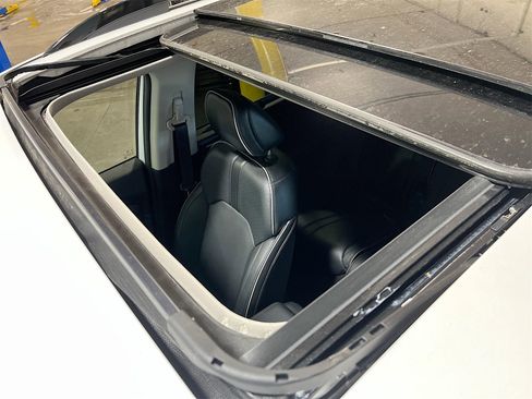 Used 2025 Honda Pilot Elite image 23