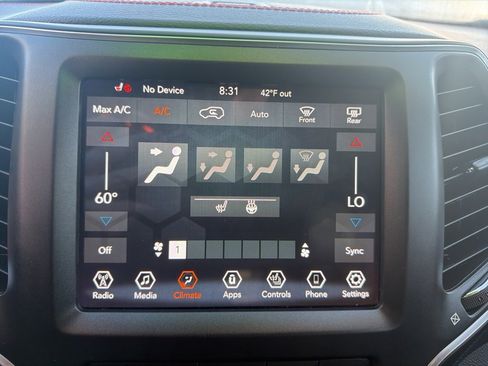 Used 2022 Jeep Cherokee Trailhawk w/ Technology Group B image 12