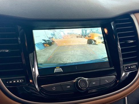 Used 2019 Chevrolet Trax LT w/ Sun & Sound Package AWD/4WD image 14