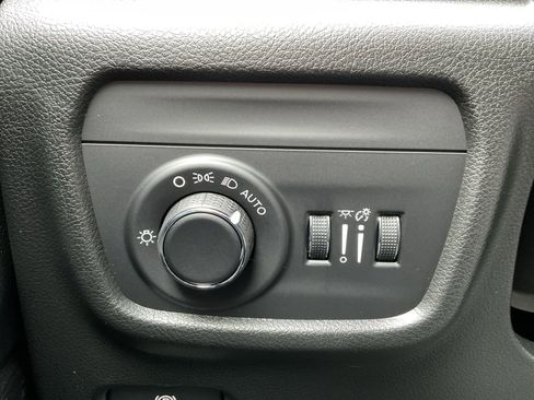 New 2025 Jeep Grand Cherokee L Altitude image 24