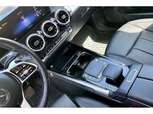 Used 2022 Mercedes-Benz GLB 250 4MATIC image 18