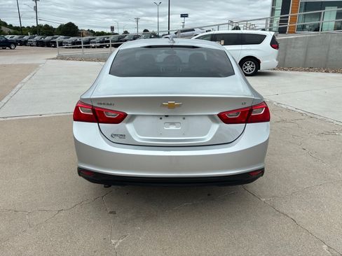 Used 2018 Chevrolet Malibu LT FWD image 4