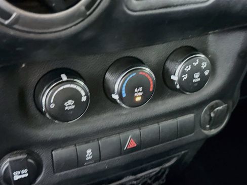 Used 2018 Jeep Wrangler Sport w/ Connectivity Group AWD/4WD image 14
