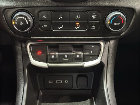 Used 2023 GMC Terrain SLE FWD image 28