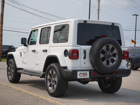Used 2018 Jeep Wrangler Unlimited Sahara AWD/4WD image 5