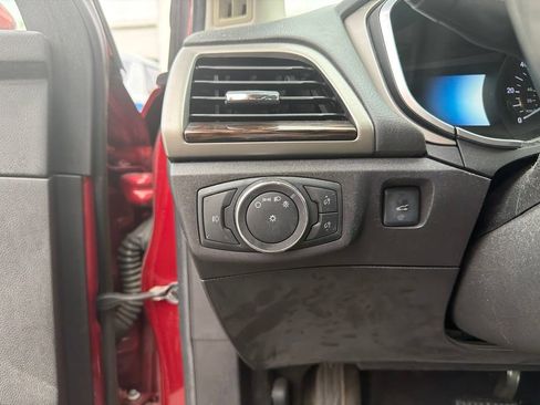 Used 2014 Ford Fusion SE w/ Equipment Group 502A FWD image 18