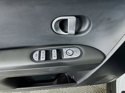 Used 2024 Hyundai Ioniq 5 SEL image 15