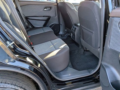 Used 2023 Nissan Rogue SV image 19