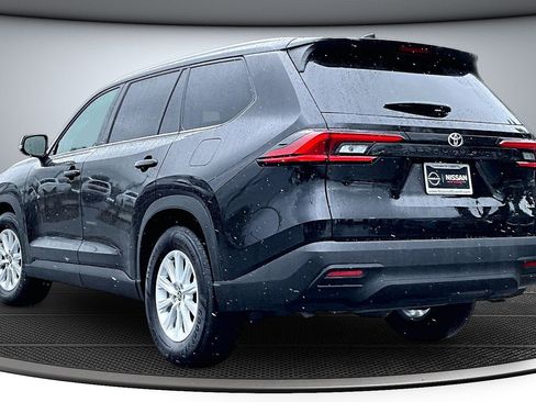 Used 2025 Toyota Grand Highlander FWD image 4