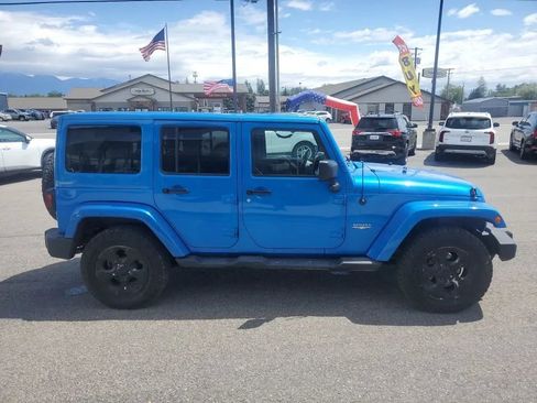 Used 2015 Jeep Wrangler Unlimited Sahara w/ Connectivity Group AWD/4WD image 5