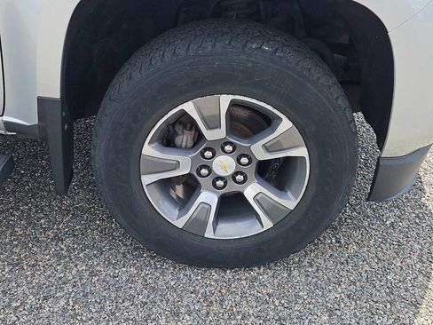 Used 2015 Chevrolet Colorado Z71 AWD/4WD image 10