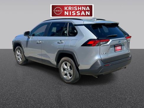 Used 2022 Toyota RAV4 XLE w/ Convenience Package AWD/4WD image 5