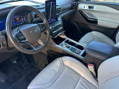 Used 2022 Ford Explorer Platinum w/ Equipment Group 601A image 11