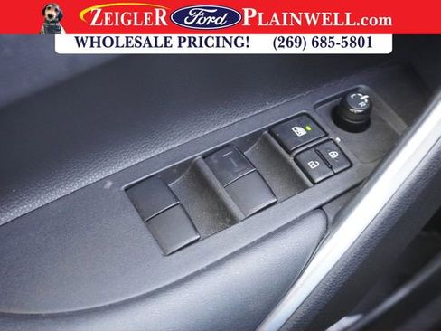 Used 2023 Toyota Corolla Cross XLE w/ Convenience Package image 26