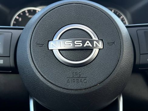 Used 2023 Nissan Rogue SV FWD image 5