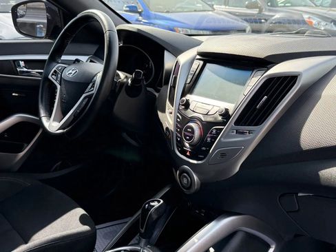 Used 2017 Hyundai Veloster Value Edition FWD image 39
