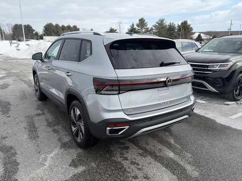 New 2026 Volkswagen Taos SE image 6