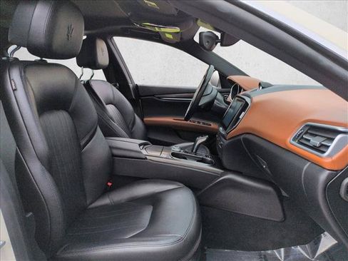 Used 2020 Maserati Ghibli S RWD image 23