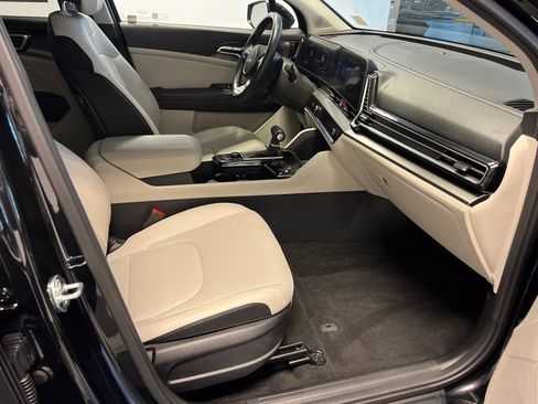 Used 2025 Kia Sportage EX w/ Premium Package FWD image 11