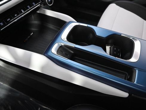 Used 2025 Chevrolet Equinox EV LT image 32