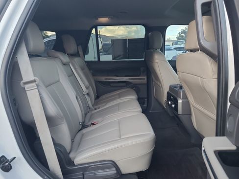 Used 2019 Ford Expedition XLT w/ Equipment Group 202A RWD image 28