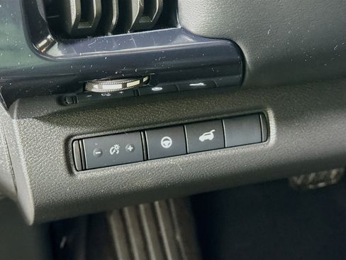 Used 2025 Nissan Pathfinder SV w/ Black Appearance Package image 12