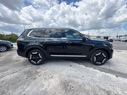 Used 2024 Kia Telluride S FWD image 2