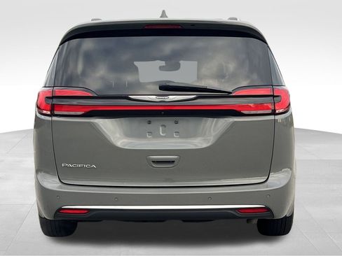 Used 2021 Chrysler Pacifica Touring-L image 31