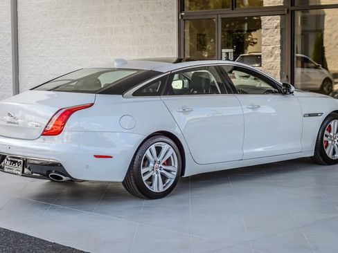 Used 2019 Jaguar XJ L Portfolio RWD image 9