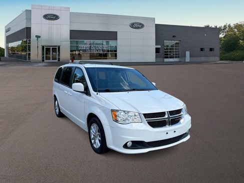 Used 2020 Dodge Grand Caravan SXT FWD image 2
