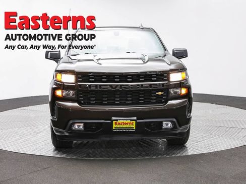 Used 2020 Chevrolet Silverado 1500 Custom w/ Custom Value Package AWD/4WD image 2
