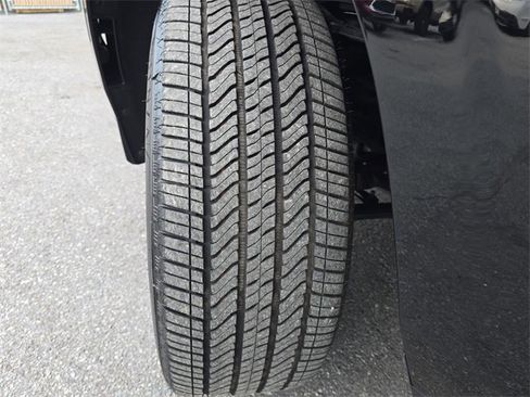 Certified 2025 Chevrolet Suburban RST w/ Comfort Package image 32